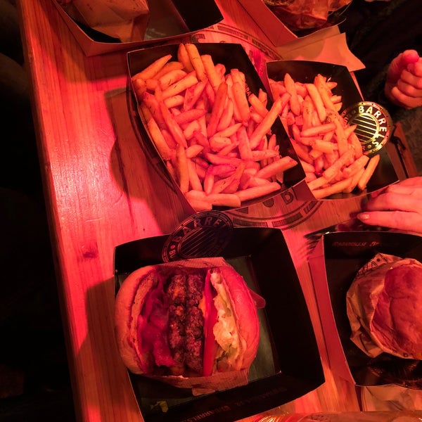 11/17/2018にOrkunがBarrels Burgers &amp; Beerで撮った写真