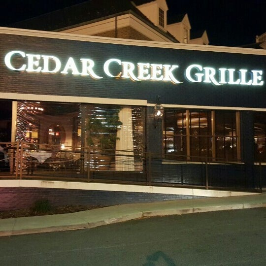 Das Foto wurde bei Cedar Creek Grille von Talal A. am 9/25/2015 aufgenommen