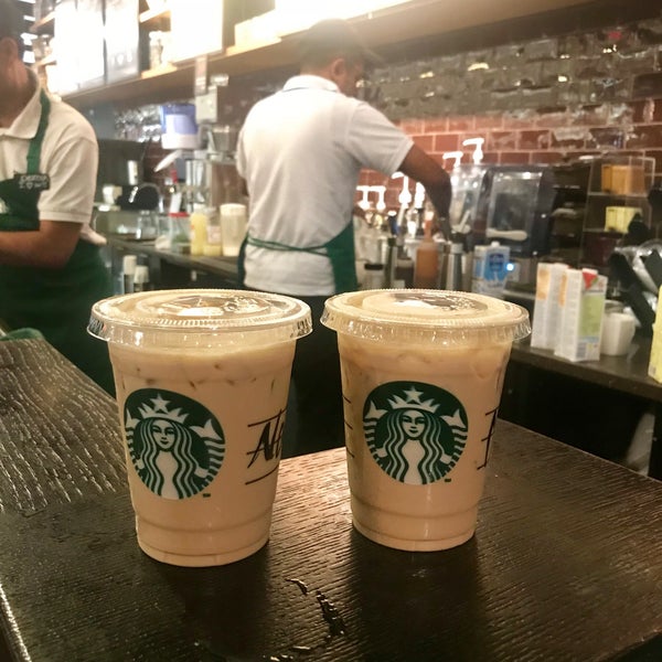 Das Foto wurde bei Starbucks von MBK am 6/29/2018 aufgenommen