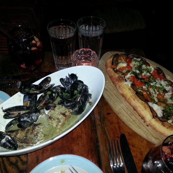 Mussels and smoked trout pizza deeeelish. Cous royal and braised lamb meh. Lamb is super gamey. Sangria garbagio.