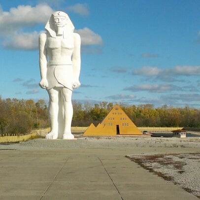 Gold Pyramid House Gold Pyramid House Wadsworth IL Gold Pyramid House Gold Pyramid House Wadsworth IL