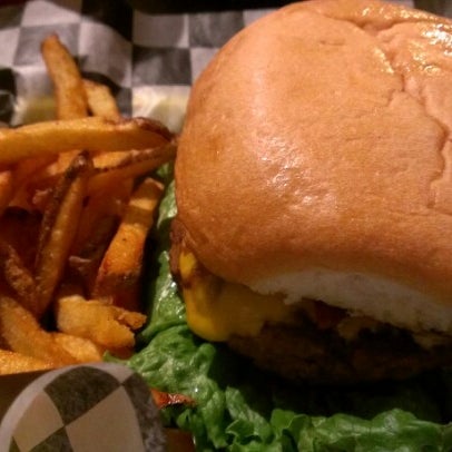 Foto diambil di Fatty&#39;s Burgers &amp; More oleh Christina E. pada 12/12/2012