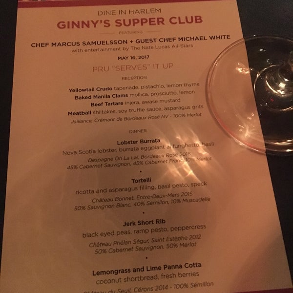 Foto scattata a Ginny&#39;s Supper Club da michael w. il 5/17/2017