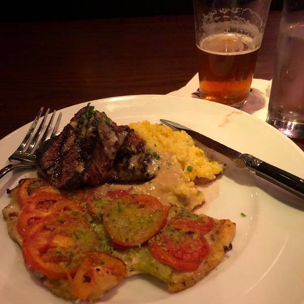 Photo taken at Marlow&#39;s Tavern by Lydia L. on 10/29/2019