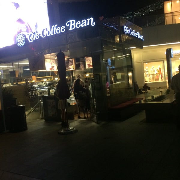 Photo taken at The Coffee Bean &amp; Tea Leaf by BADER C. on 8/3/2014