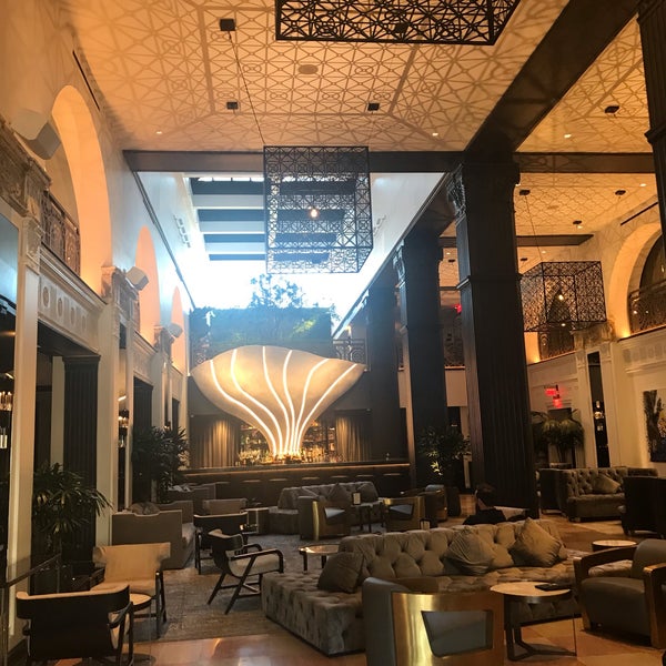 Foto diambil di The Mayfair Hotel Los Angeles oleh Brooke B. pada 3/13/2019