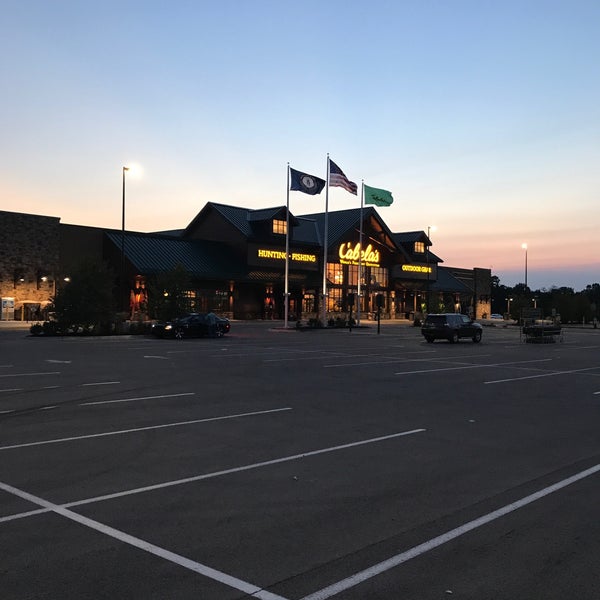 Cabela S Sporting Goods Shop
