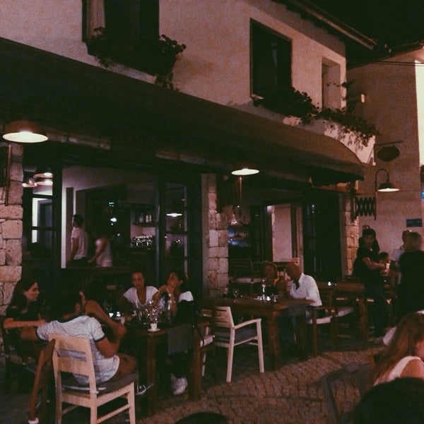 Foto tirada no(a) Leyla Restaurant &amp; Bar por Fuat G. em 7/27/2014