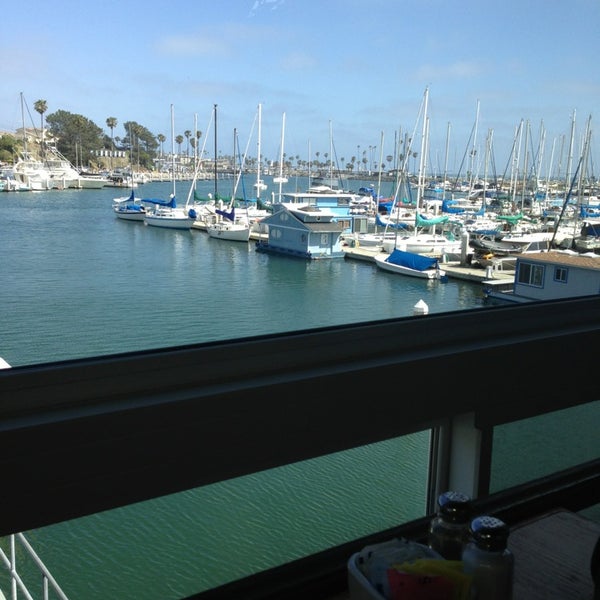 รูปภาพถ่ายที่ Jolly Roger Restaurants โดย Cheri H. เมื่อ 5/30/2013