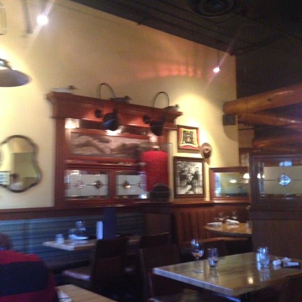 Foto tirada no(a) The Keg Steakhouse + Bar - Banff Caribou por Ariane S. em 6/22/2014