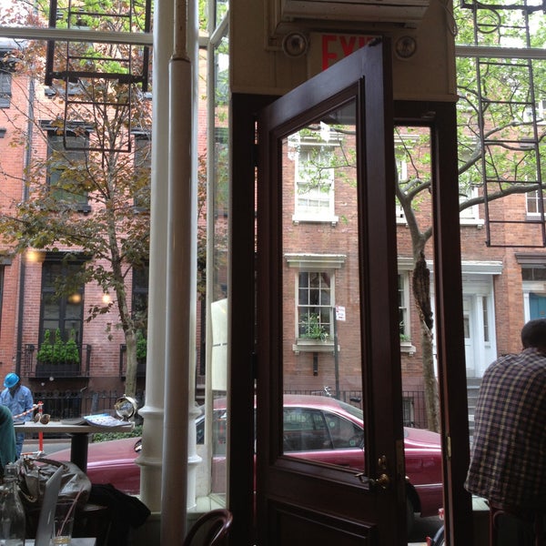 5/7/2013 tarihinde Alex A.ziyaretçi tarafından Cafe Minerva'de çekilen fotoğraf