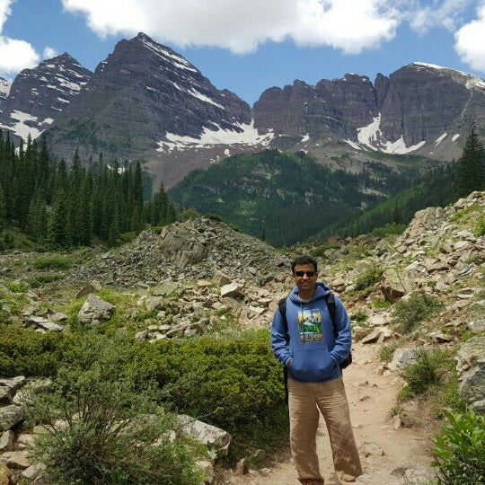 Photo taken at Maroon Bells Guide &amp; Outfitters by Saurabh P. on 7/4/2016