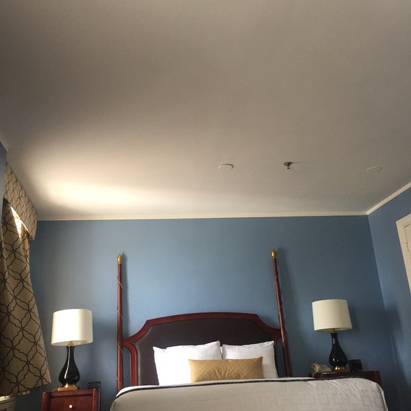 Das Foto wurde bei Francis Marion Hotel von Hannah P. am 7/6/2018 aufgenommen