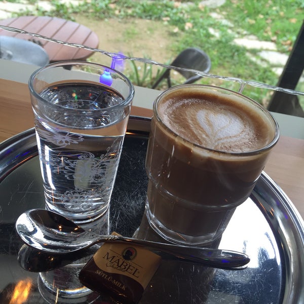 Das Foto wurde bei Tabure Coffee von arzu u. am 12/4/2015 aufgenommen