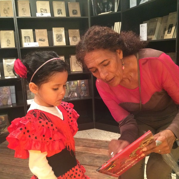 Photo taken at Librería del Ermitaño by Noemi R. on 8/13/2015