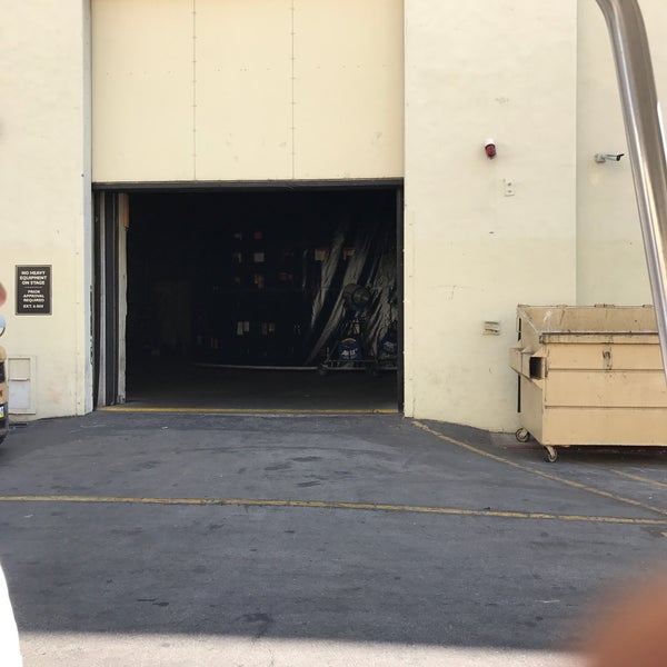 Led screen stage. Stage 30. Stage 30. Лазерные лучи светлый фон. Xlr type b.