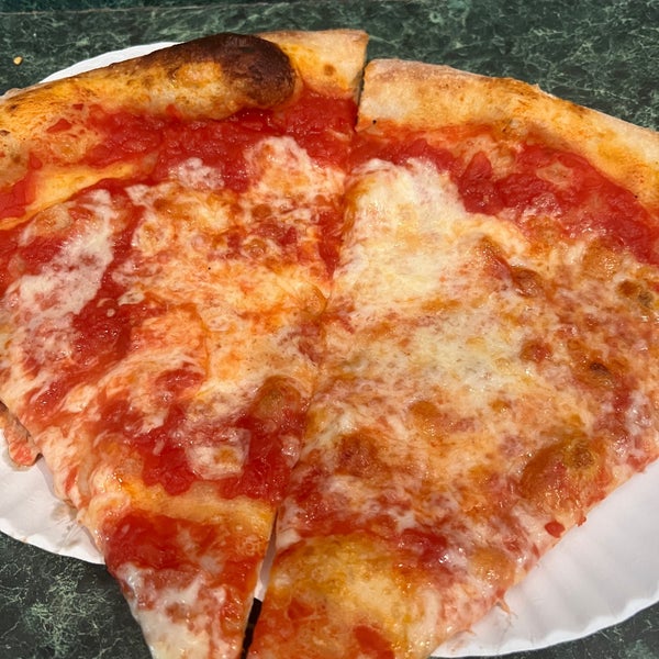 8/21/2023 tarihinde Sharon M.ziyaretçi tarafından Joe&#39;s Pizza'de çekilen fotoğraf