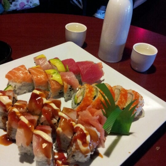 10/5/2012 tarihinde Maggie J.ziyaretçi tarafından Bushido Japanese Restaurant'de çekilen fotoğraf