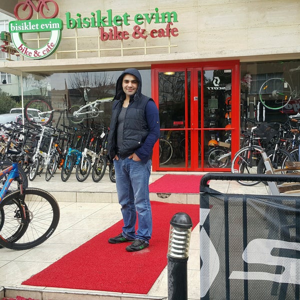 Foto diambil di Bisiklet Evim Bike &amp; Cafe oleh Timuçin T. pada 2/12/2017