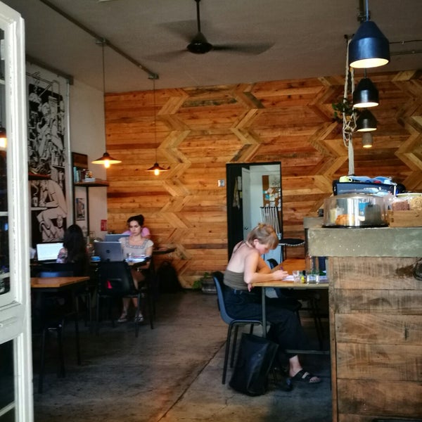 Foto tirada no(a) Matraz Café por Abraham M. em 9/21/2019