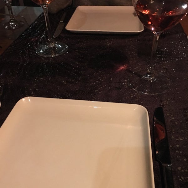 1/17/2018에 Mert A.님이 Cosy Wine &amp; Dine에서 찍은 사진