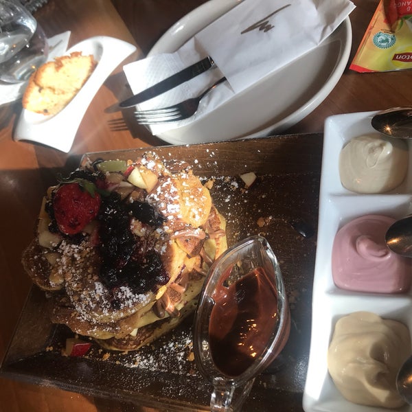 Pancakes with various pralines was a sweet surprise #excellentdesign #greatservice #goodcoffee ❣️😋