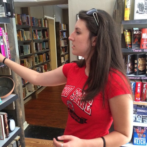 7/17/2014에 Malkia D.님이 Roebling Point Books &amp; Coffee에서 찍은 사진