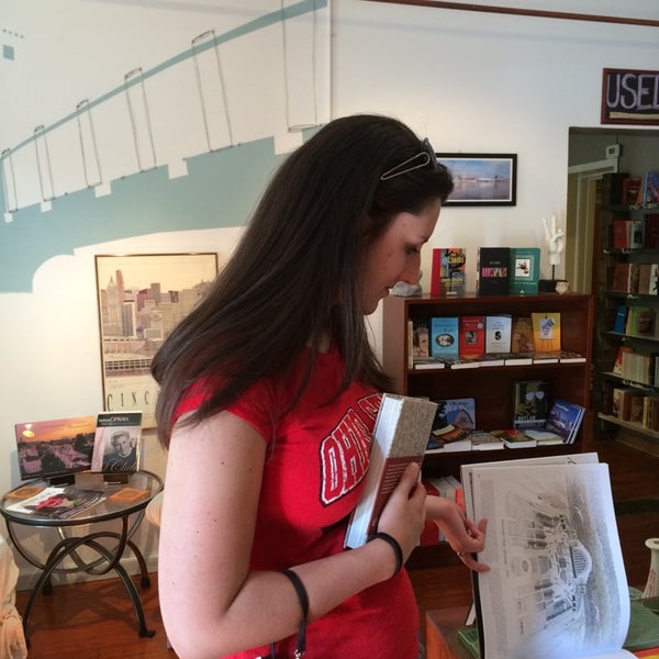 Photo taken at Roebling Point Books &amp; Coffee by Malkia D. on 7/17/2014