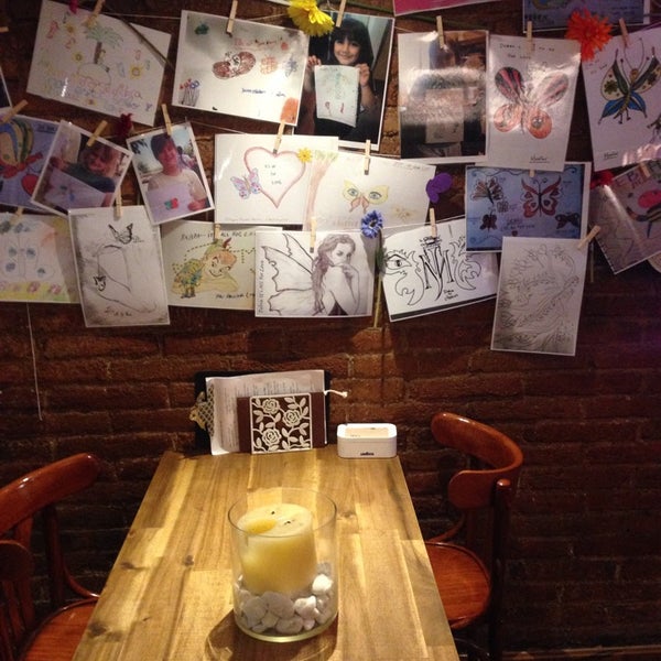 Foto diambil di Charlot Café oleh Marius P. pada 10/29/2014