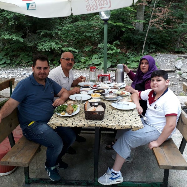 7/15/2017にİsmail S.がAbant Park Alabalık Et Restaurantで撮った写真