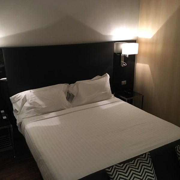 Very nice and modern Hotel near Corso Como and Garibaldi Station. The rooms are clean and the Hotel staff is very friendly and helpful!