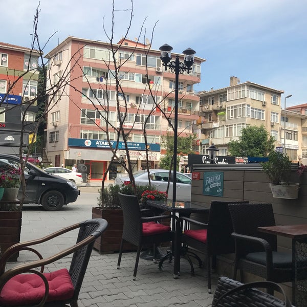 Снимок сделан в Biberiye Cafe&amp;Bistro пользователем Esin Ş. 6/22/2017