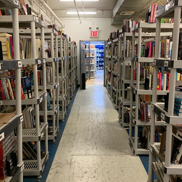 12/21/2019 tarihinde Dawn R.ziyaretçi tarafından Housing Works Bookstore Cafe'de çekilen fotoğraf