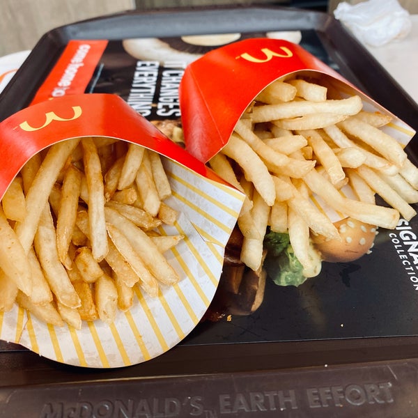 Mcdonald S Fast Food Restaurant In Singapore