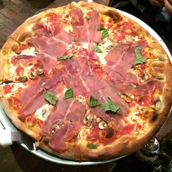 Foto diambil di Patsy&#39;s Pizzeria oleh Amol K. pada 1/31/2014