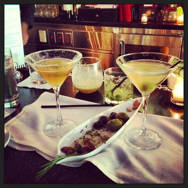 Foto tirada no(a) Nic&#39;s Martini Lounge por Paulina T. em 6/1/2013