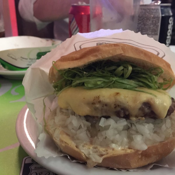 Foto diambil di Original Burger oleh Marcelo M. pada 10/7/2015