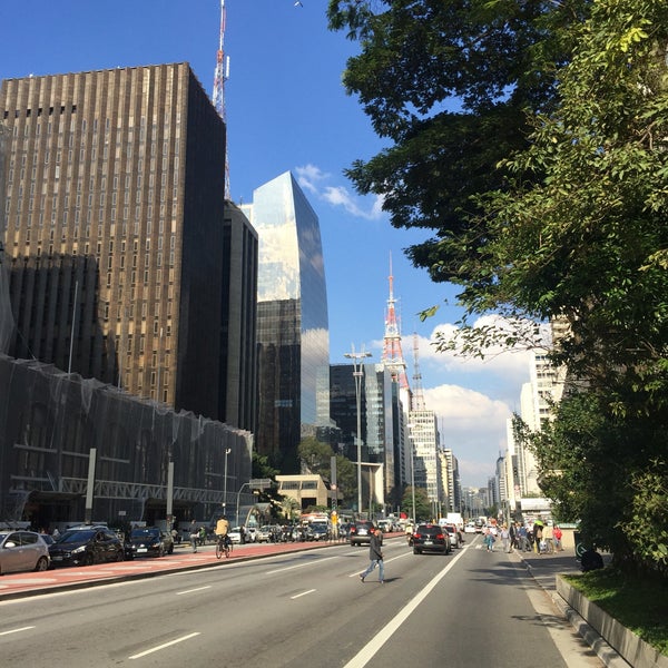 รูปภาพถ่ายที่ Avenida Paulista โดย Marcelo M. เมื่อ 6/23/2016