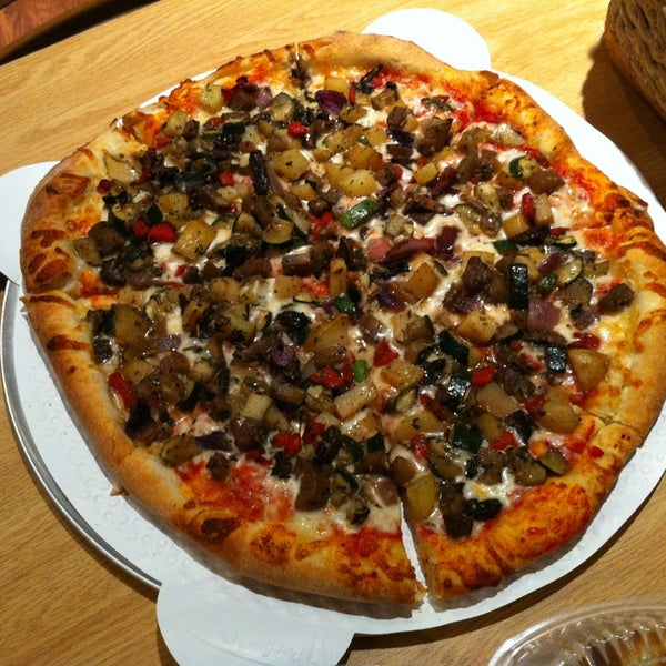 5/14/2013 tarihinde Waikikiziyaretçi tarafından Pizza Corner'de çekilen fotoğraf