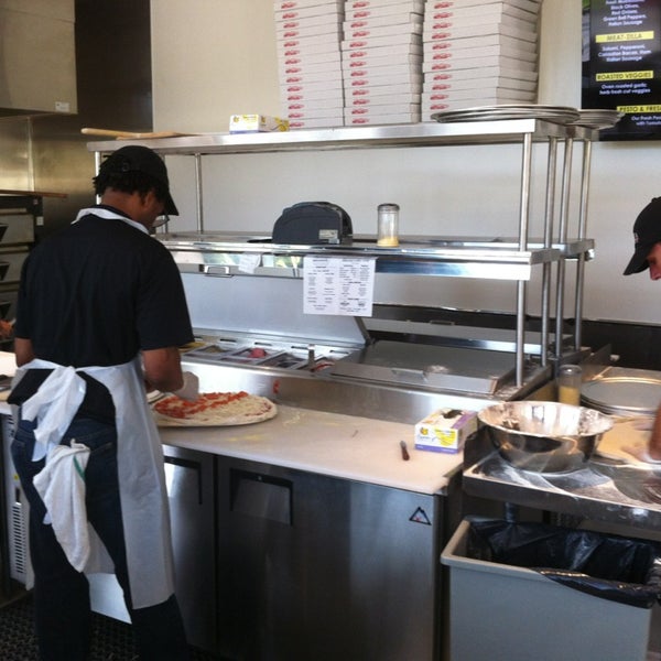 5/19/2013 tarihinde Waikikiziyaretçi tarafından Pizza Corner'de çekilen fotoğraf