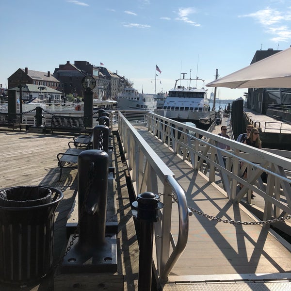 Foto diambil di Boston Harbor Cruises oleh Charles P. pada 5/29/2018
