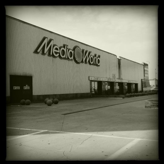 Photo taken at MediaWorld by Marco D. on 10/7/2012