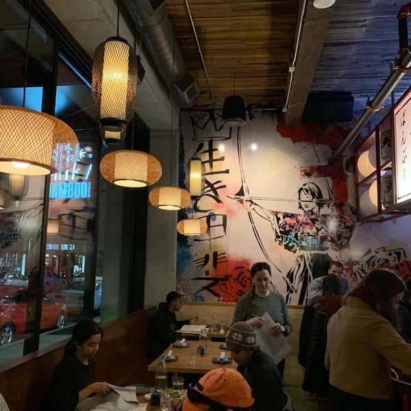 Foto tirada no(a) Bamboo Sushi por N L. em 1/13/2019