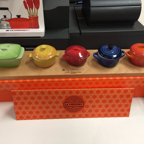 Le Creuset Outlet Store Kitchen Supply Store in Quil Ceda Village