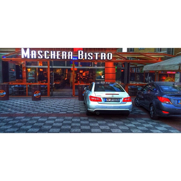 Foto diambil di Maschera Efes Beer Cafe &amp; Bistro oleh Maschera pada 7/10/2015