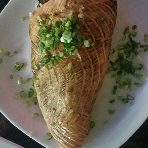 Pensa num prato bom?!... particularmente eu não sou fã de comida japonesa, mas provei esse e amei. Valeu a pena... um desse dá pra duas pessoas, pelo menos para nós deu kkkkkk 😂😘