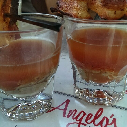 รูปภาพถ่ายที่ Angelo&#39;s Taverna โดย Mark S. เมื่อ 8/13/2014