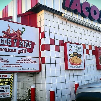 รูปภาพถ่ายที่ Tacos Y Mas โดย Bobby M. เมื่อ 12/5/2012