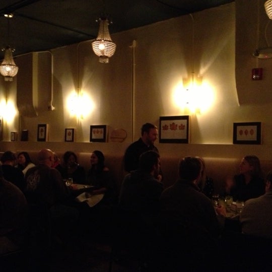 รูปภาพถ่ายที่ Twelve Restaurant โดย Chris S. เมื่อ 12/11/2012