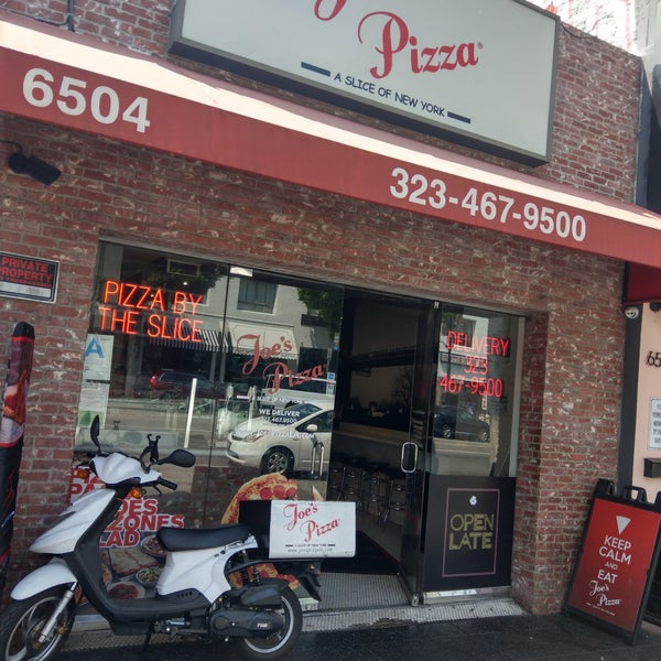 Foto diambil di Joe&#39;s Pizza - Hollywood Blvd oleh Shiro K. pada 5/9/2019